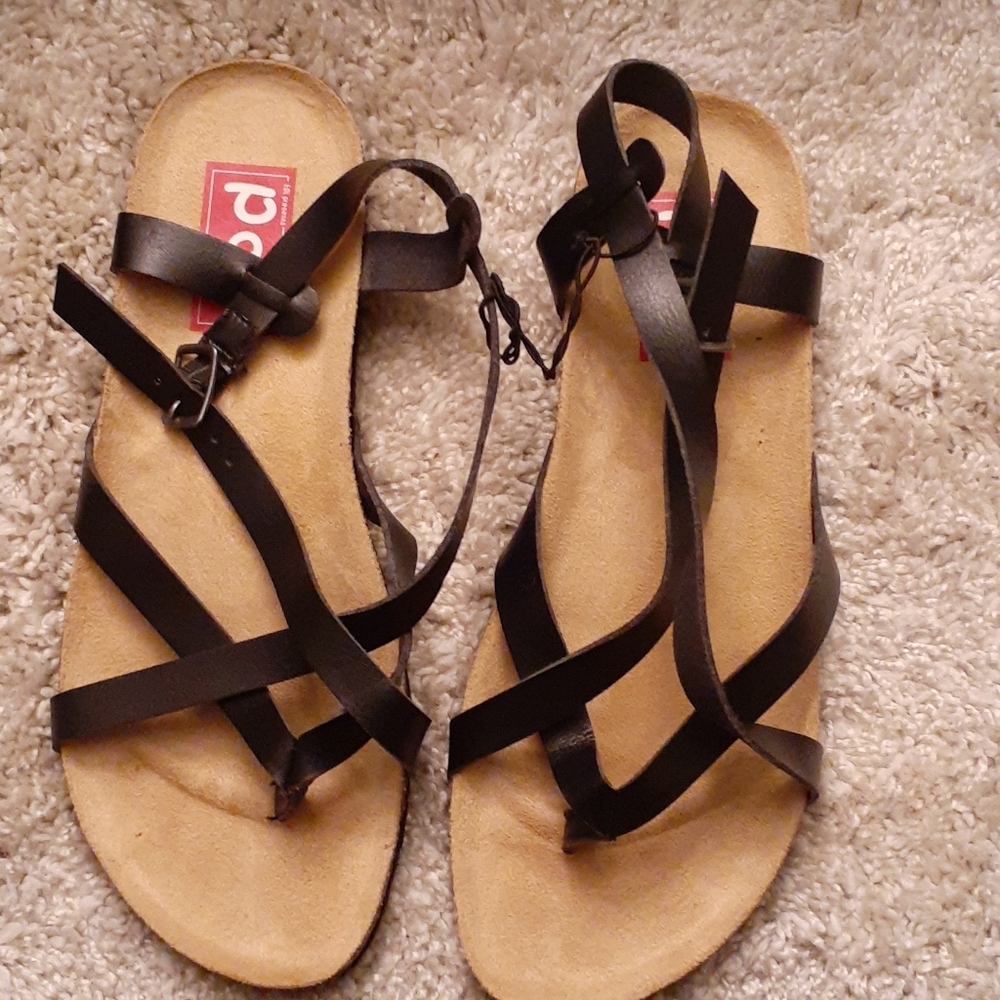 Casual strappy falt sandal